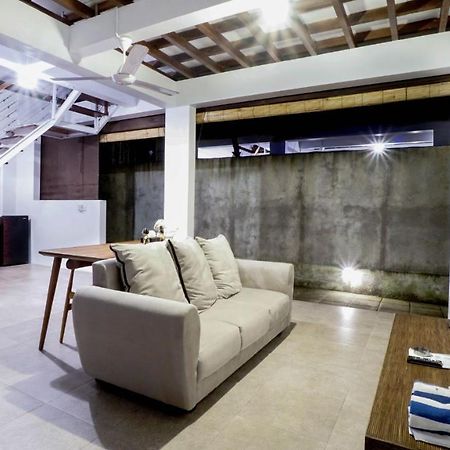 The Lumbung Wood Villa Seminyak  Luaran gambar