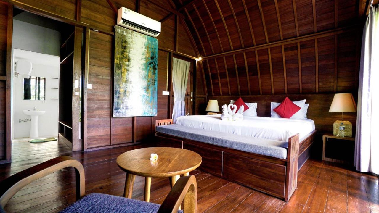 The Lumbung Wood Villa Seminyak  Luaran gambar