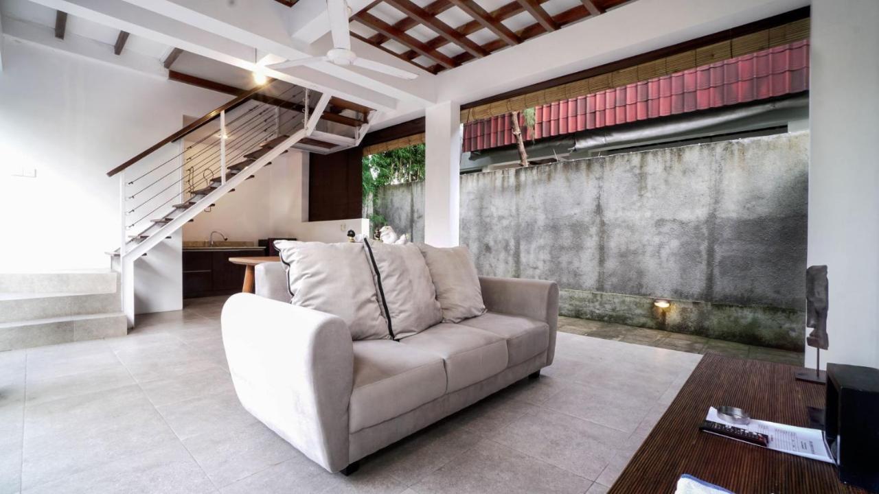 The Lumbung Wood Villa Seminyak  Luaran gambar