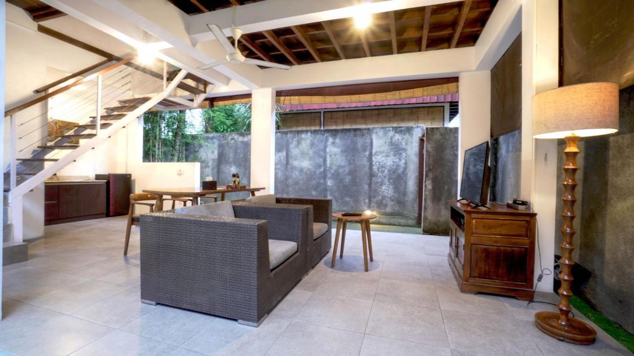 The Lumbung Wood Villa Seminyak  Luaran gambar