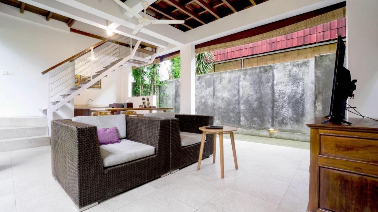 The Lumbung Wood Villa Seminyak  Luaran gambar