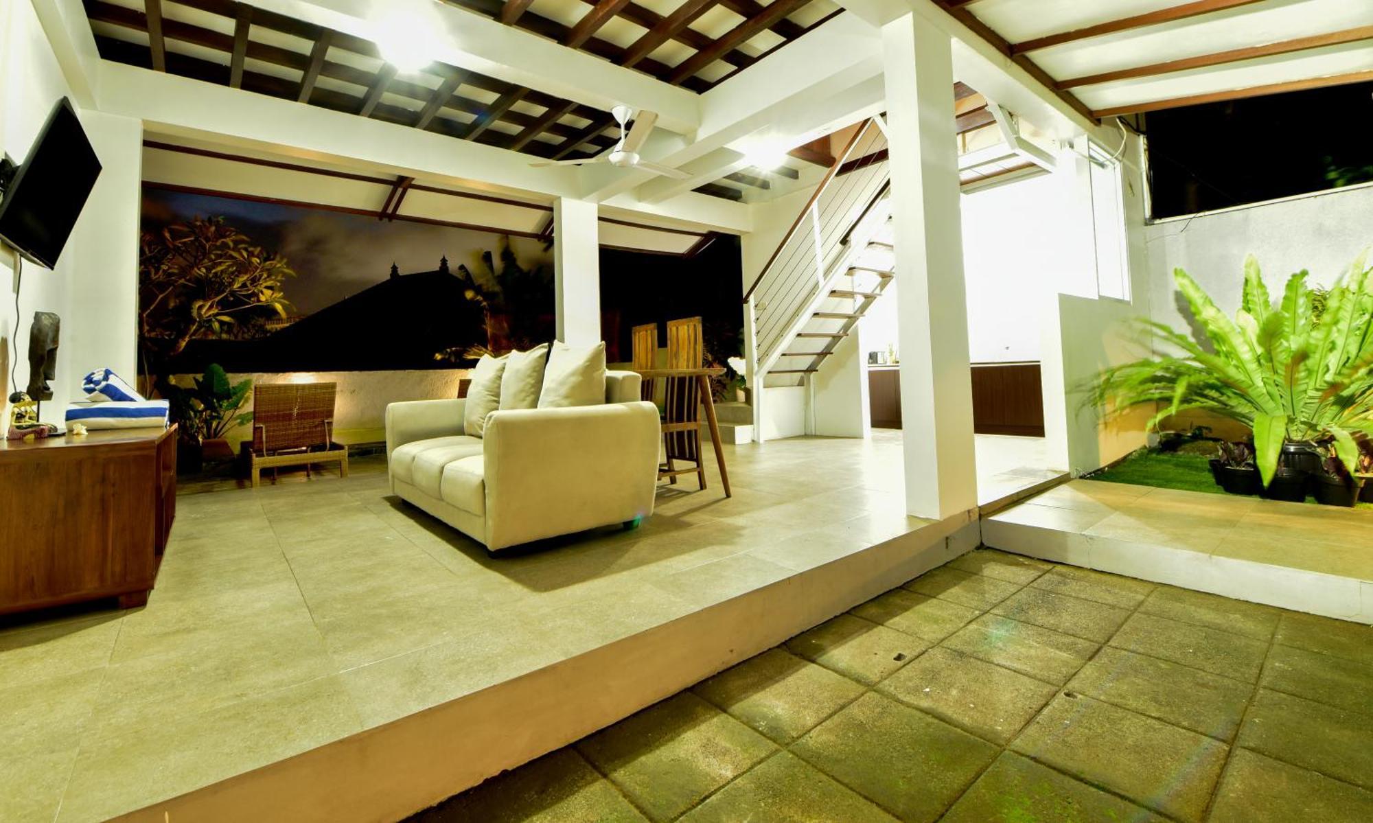 The Lumbung Wood Villa Seminyak  Luaran gambar
